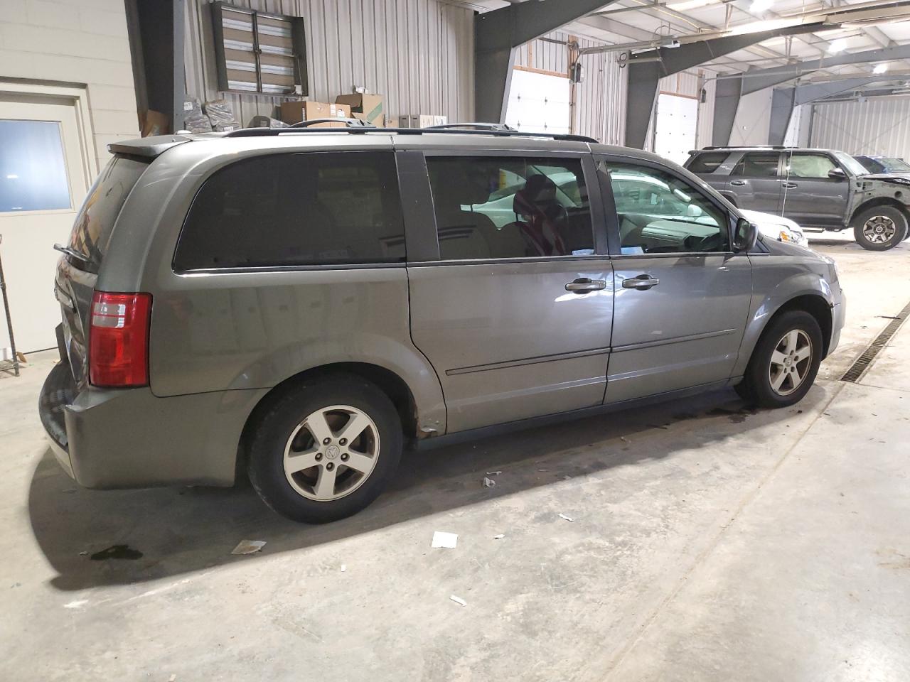 Obraz 3 z 2010 DODGE GRAND CARAVAN HERO 2010 z VIN 2D4RN3D12AR446934
