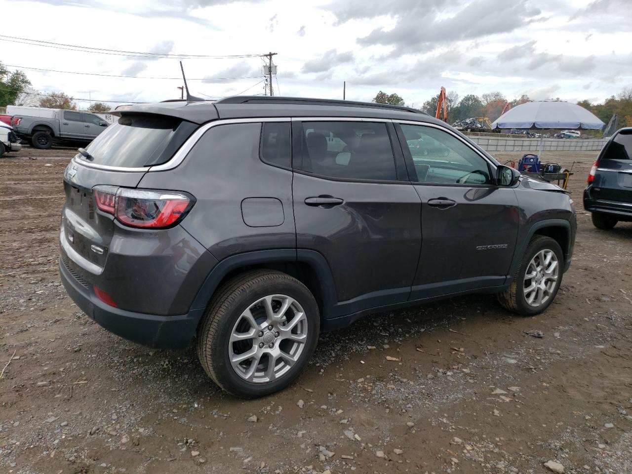 Image 3 of 2022 JEEP COMPASS LATITUDE LUX 2022 with VIN 3C4NJDFB5NT212518