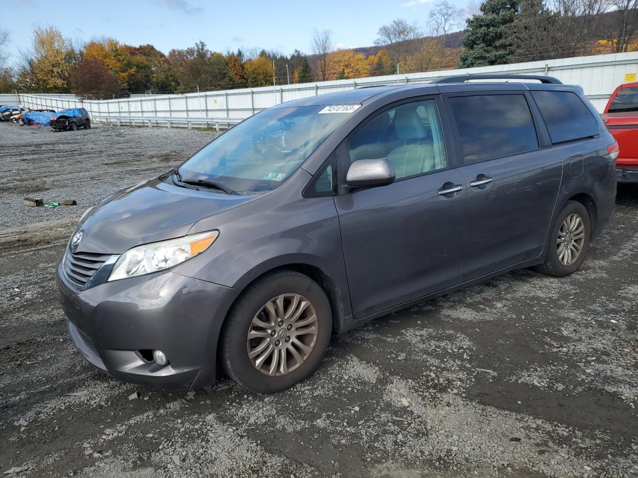 Toyota Sienna Xle 2012 image