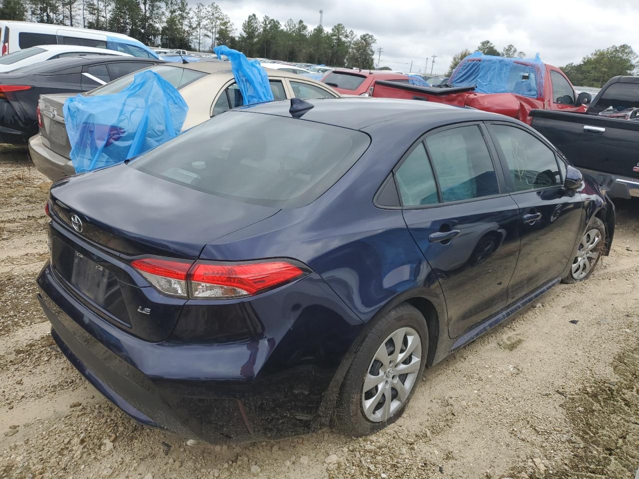 Image 3 of 2020 TOYOTA COROLLA LE 2020 with VIN 5YFEPRAE2LP013553