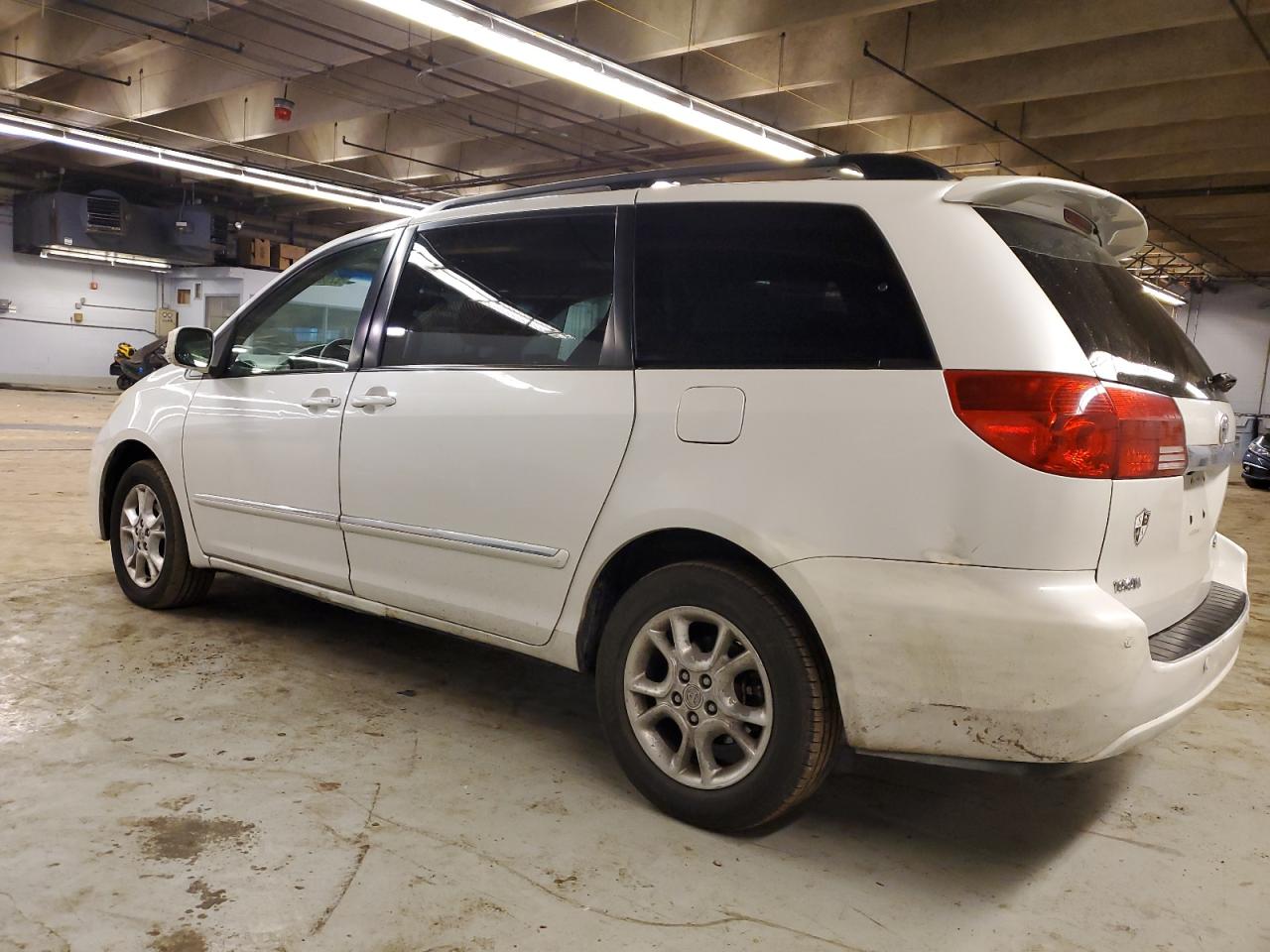 Image 2 of 2006 TOYOTA SIENNA XLE 2006 with VIN 5TDBA22CX6S054792