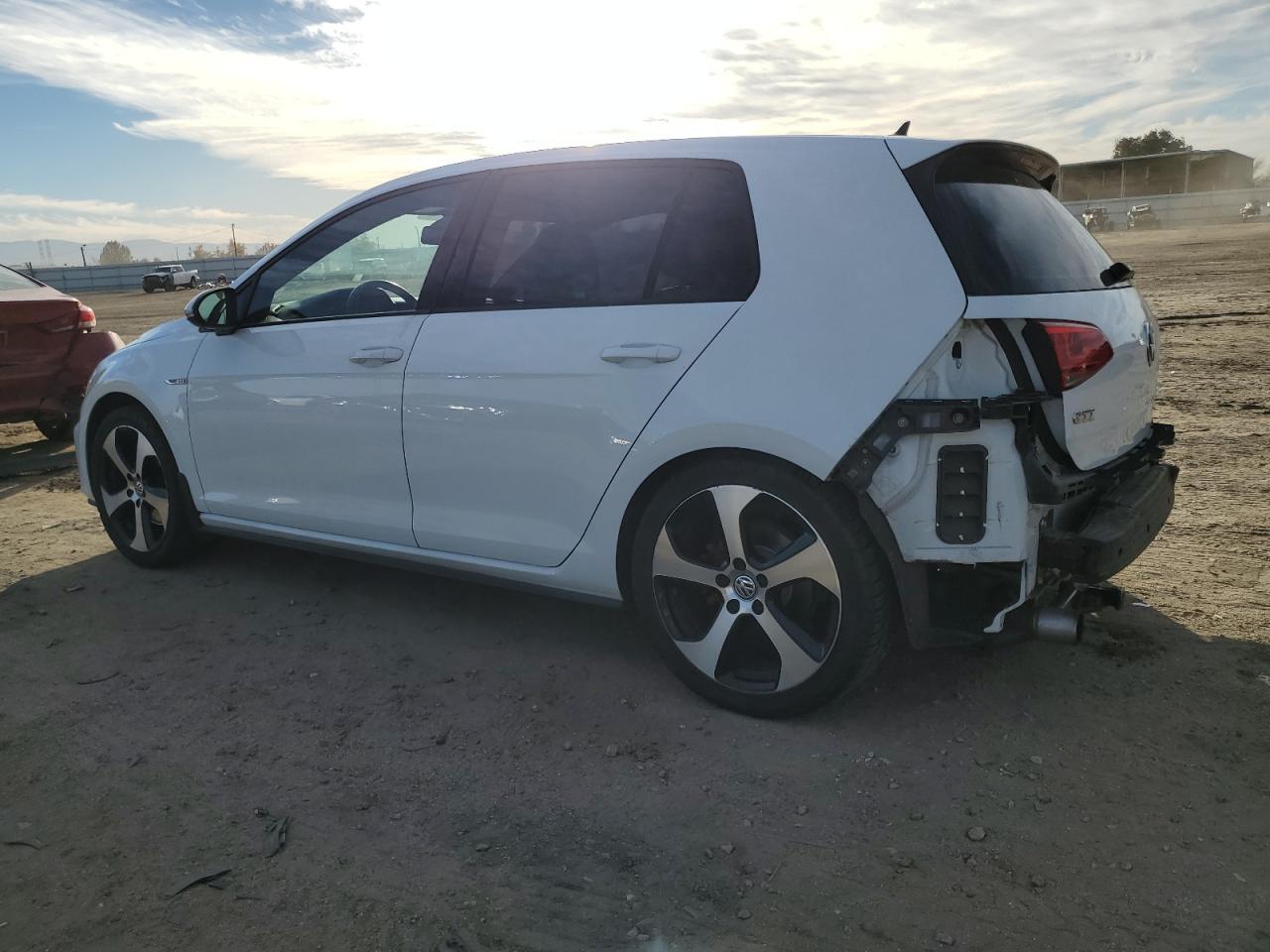 Obraz 2 z 2015 VOLKSWAGEN GTI  2015 z VIN 3VW5T7AU8FM002122