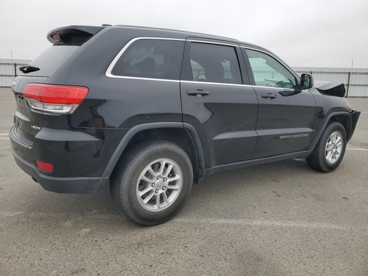 Obraz 3 z 2018 JEEP GRAND CHEROKEE LAREDO 2018 z VIN 1C4RJFAG6JC104382
