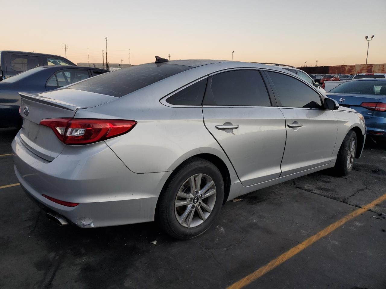 Obraz 3 z 2016 HYUNDAI SONATA SE 2016 z VIN 5NPE24AF6GH373423