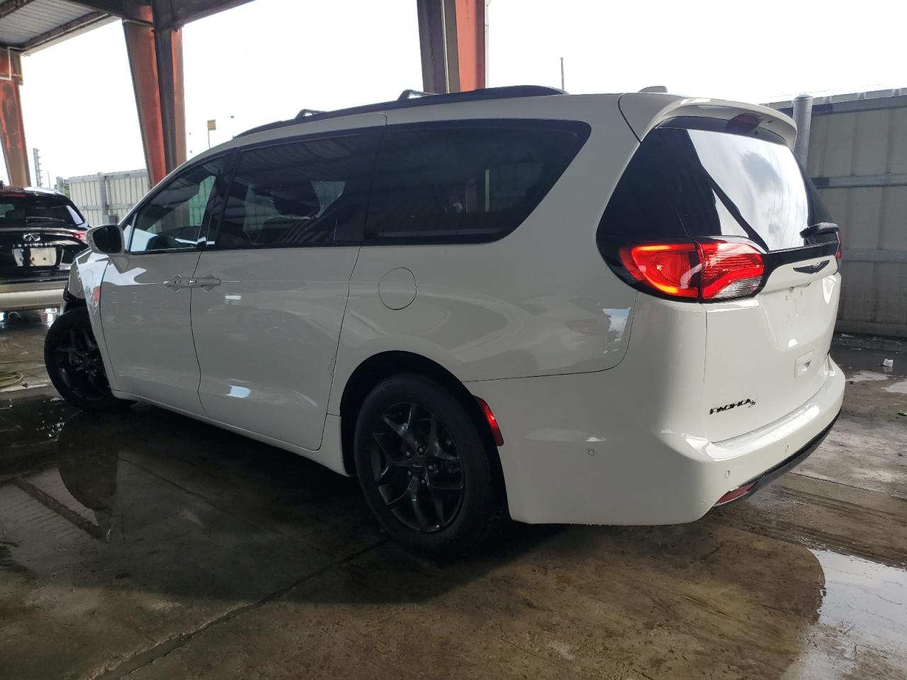 Image 2 of 2018 CHRYSLER PACIFICA LIMITED 2018 with VIN 2C4RC1GG0JR287192