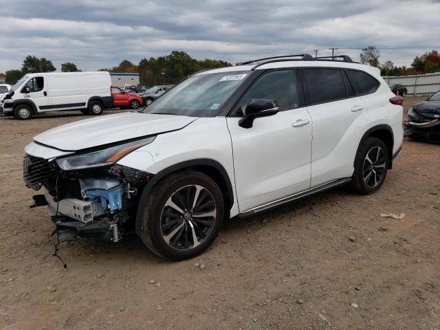 Image 1 of 2022 TOYOTA HIGHLANDER XSE 2022 with VIN 5TDJZRBH3NS216561