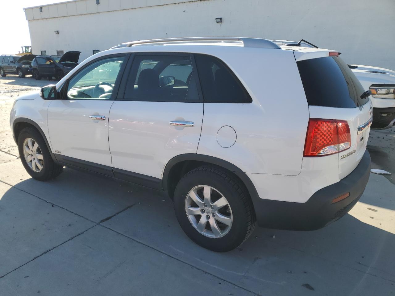 Obraz 2 z 2011 KIA SORENTO BASE 2011 z VIN 5XYKTDA2XBG151724