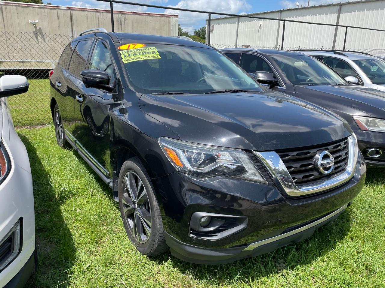 Image 1 of 2017 NISSAN PATHFINDER S 2017 with VIN 5N1DR2MN1HC648493