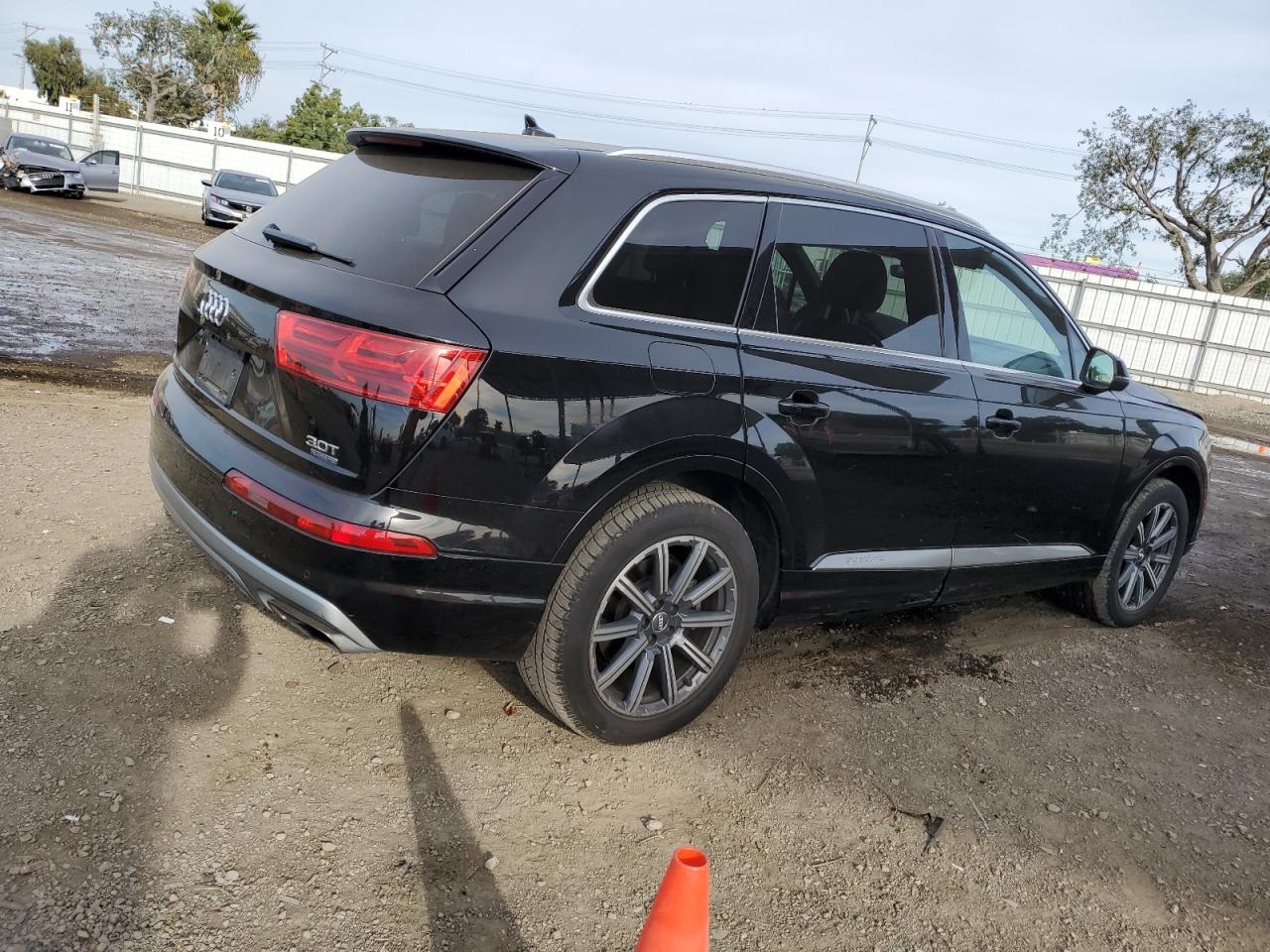 Image 3 of 2017 AUDI Q7 PREMIUM PLUS 2017 with VIN WA1LAAF70HD006447