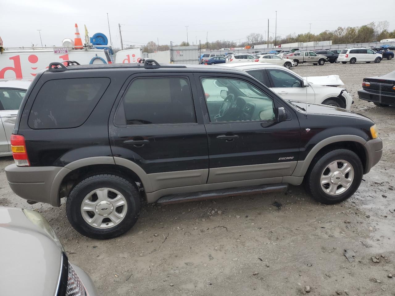 Image 3 of 2002 FORD ESCAPE XLT 2002 with VIN 1FMYU04132KB00946