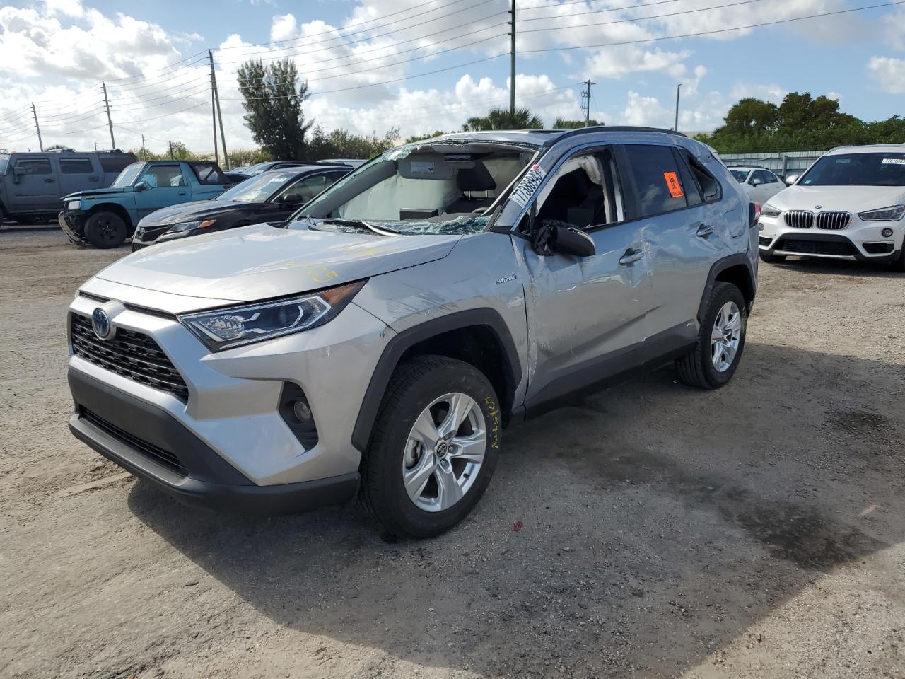 2021 TOYOTA RAV4 XLE 2021 image
