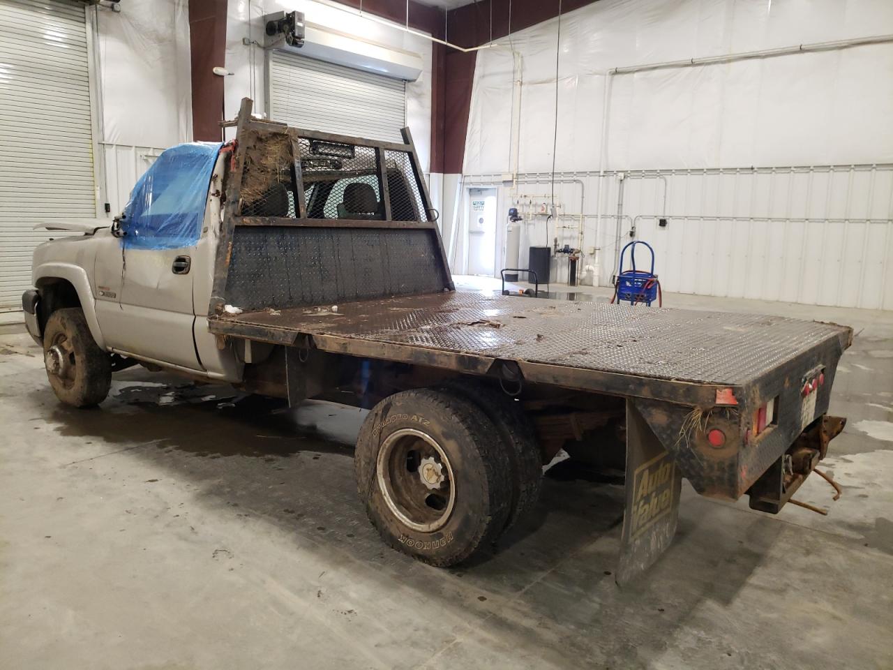 Image 2 of 2004 CHEVROLET SILVERADO K3500 2004 with VIN 1GBJK34254E300884