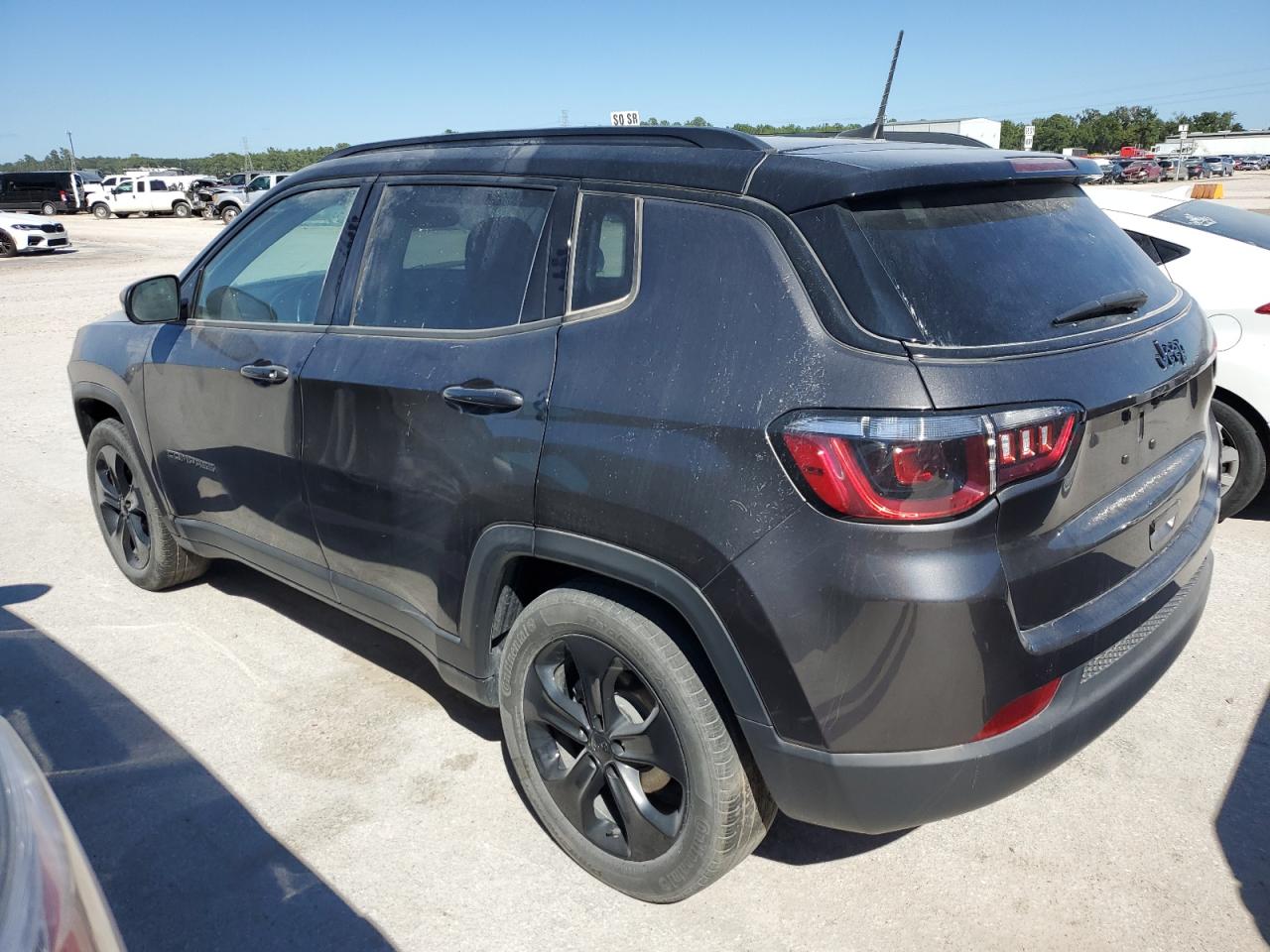 Obraz 2 z Jeep Compass Latitude 2021 z VIN 3C4NJCBB7MT523351