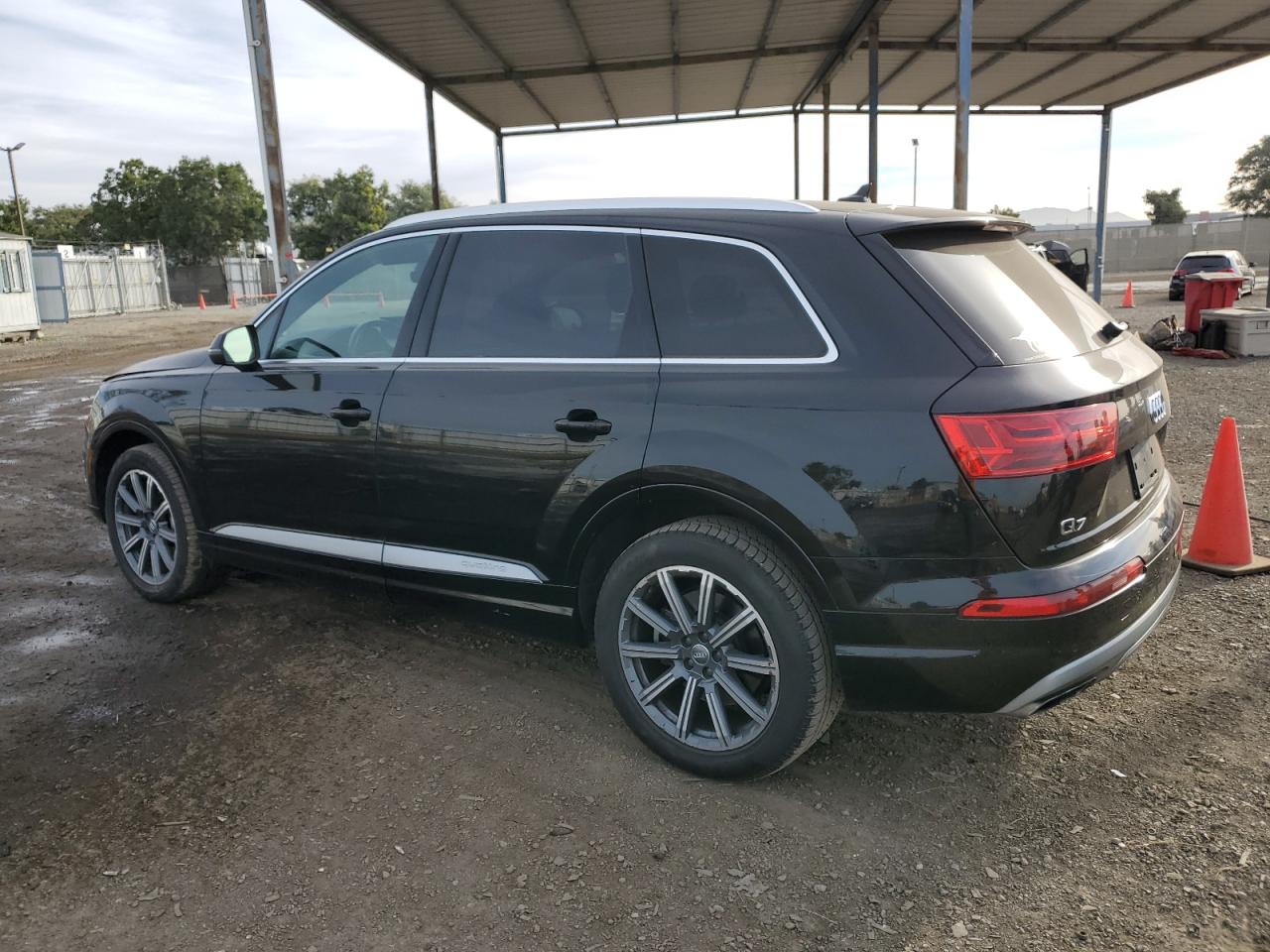Image 2 of 2017 AUDI Q7 PREMIUM PLUS 2017 with VIN WA1LAAF70HD006447