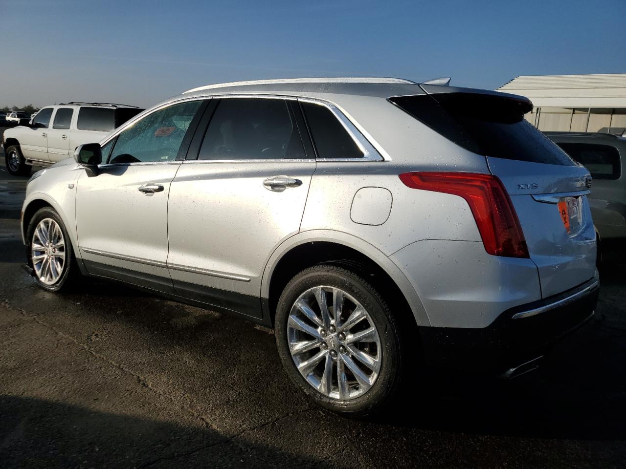 Image 2 of 2019 CADILLAC XT5 LUXURY 2019 with VIN 1GYKNCRS0KZ210185