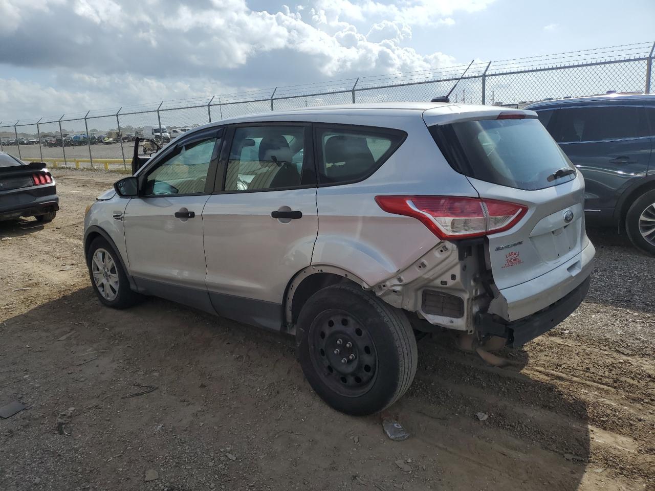Изображение 2 2016 FORD ESCAPE S 2016 с VIN 1FMCU0F7XGUC10545