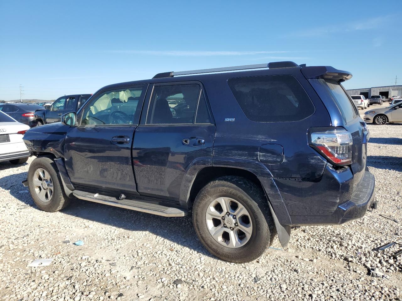 Obraz 2 z 2019 TOYOTA 4RUNNER SR5 2019 z VIN JTEZU5JR2K5206721