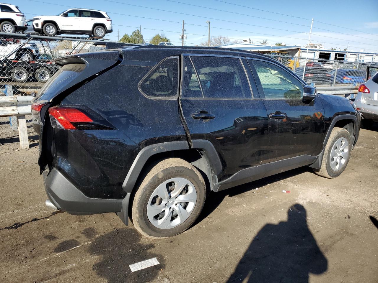 Image 3 of 2020 TOYOTA RAV4 LE 2020 with VIN JTMG1RFV6LD528660