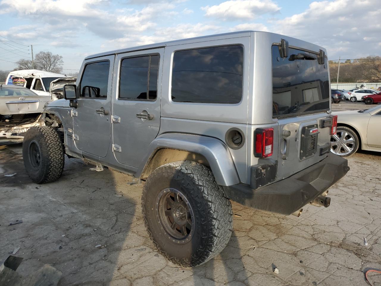 Изображение 2 2015 JEEP WRANGLER UNLIMITED SAHARA 2015 с VIN 1C4BJWEG1FL603321