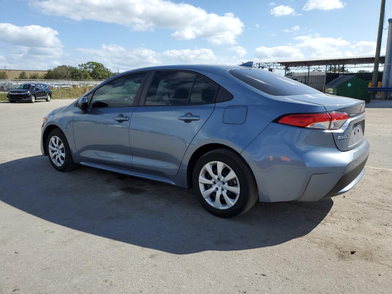 Obraz 2 z 2022 TOYOTA COROLLA LE 2022 z VIN 5YFEPMAE2NP302664