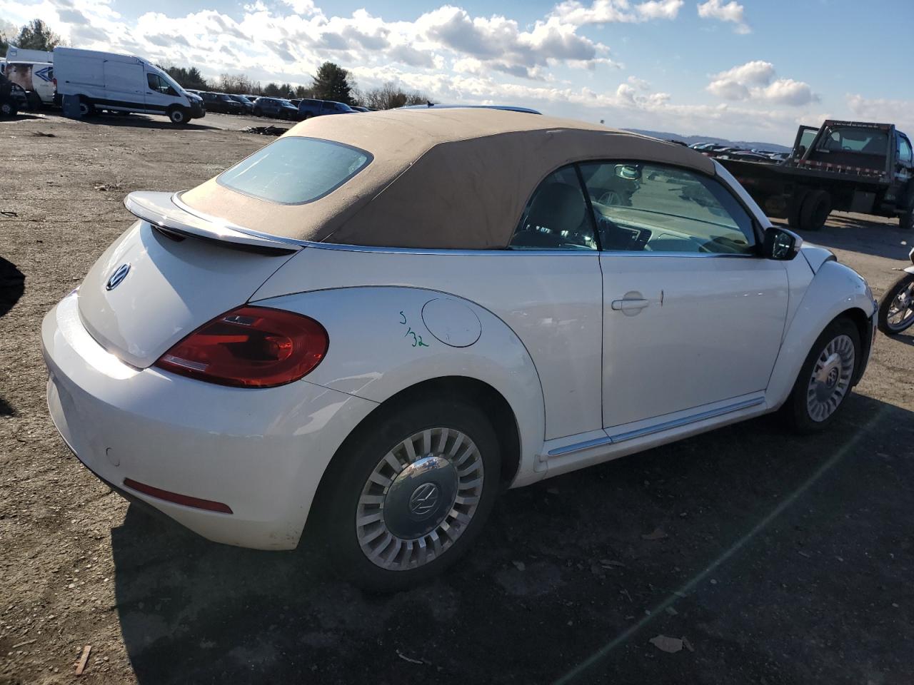 Image 3 of 2014 VOLKSWAGEN BEETLE  2014 with VIN 3VW5P7AT7EM801593