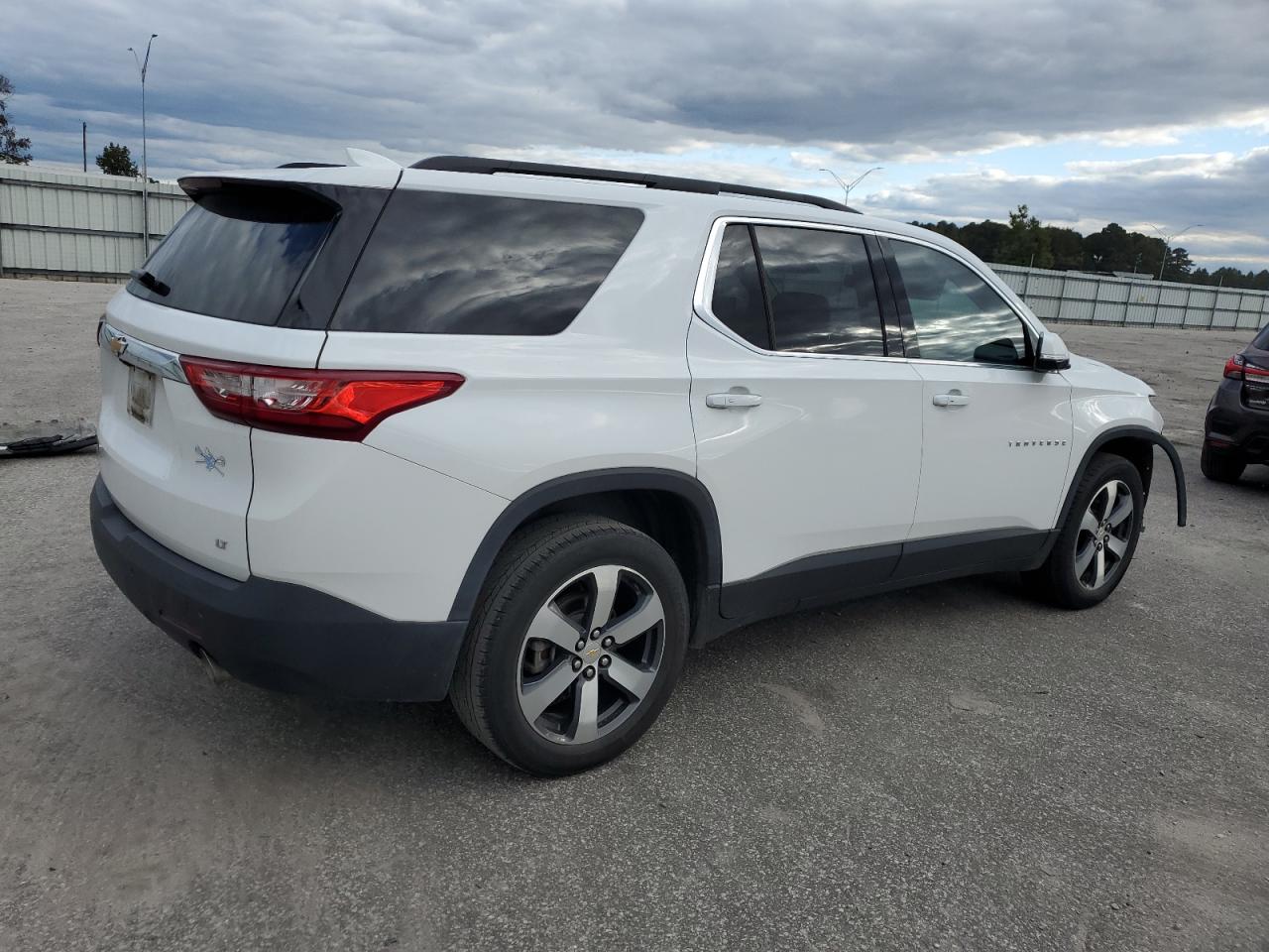 Изображение 3 2020 CHEVROLET TRAVERSE LT 2020 с VIN 1GNERHKW4LJ126993