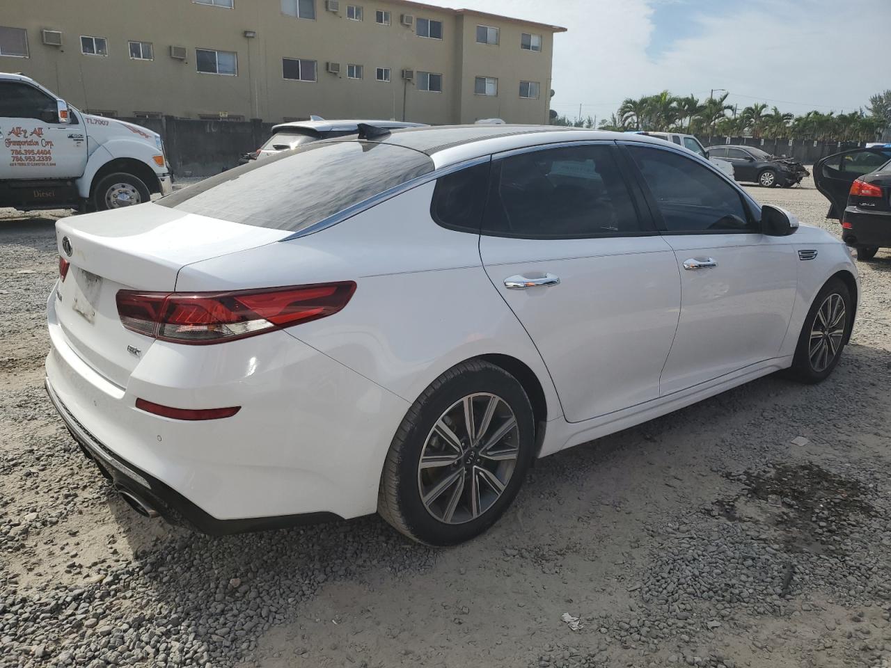 Image 3 of 2020 KIA OPTIMA EX 2020 with VIN 5XXGU4L10LG424439