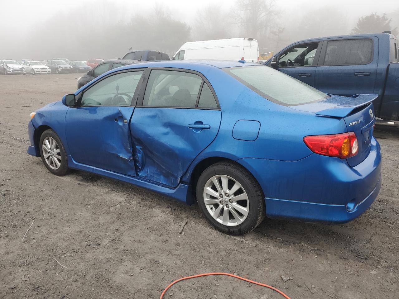 Obraz 2 z 2010 TOYOTA COROLLA BASE 2010 z VIN 2T1BU4EE2AC480381