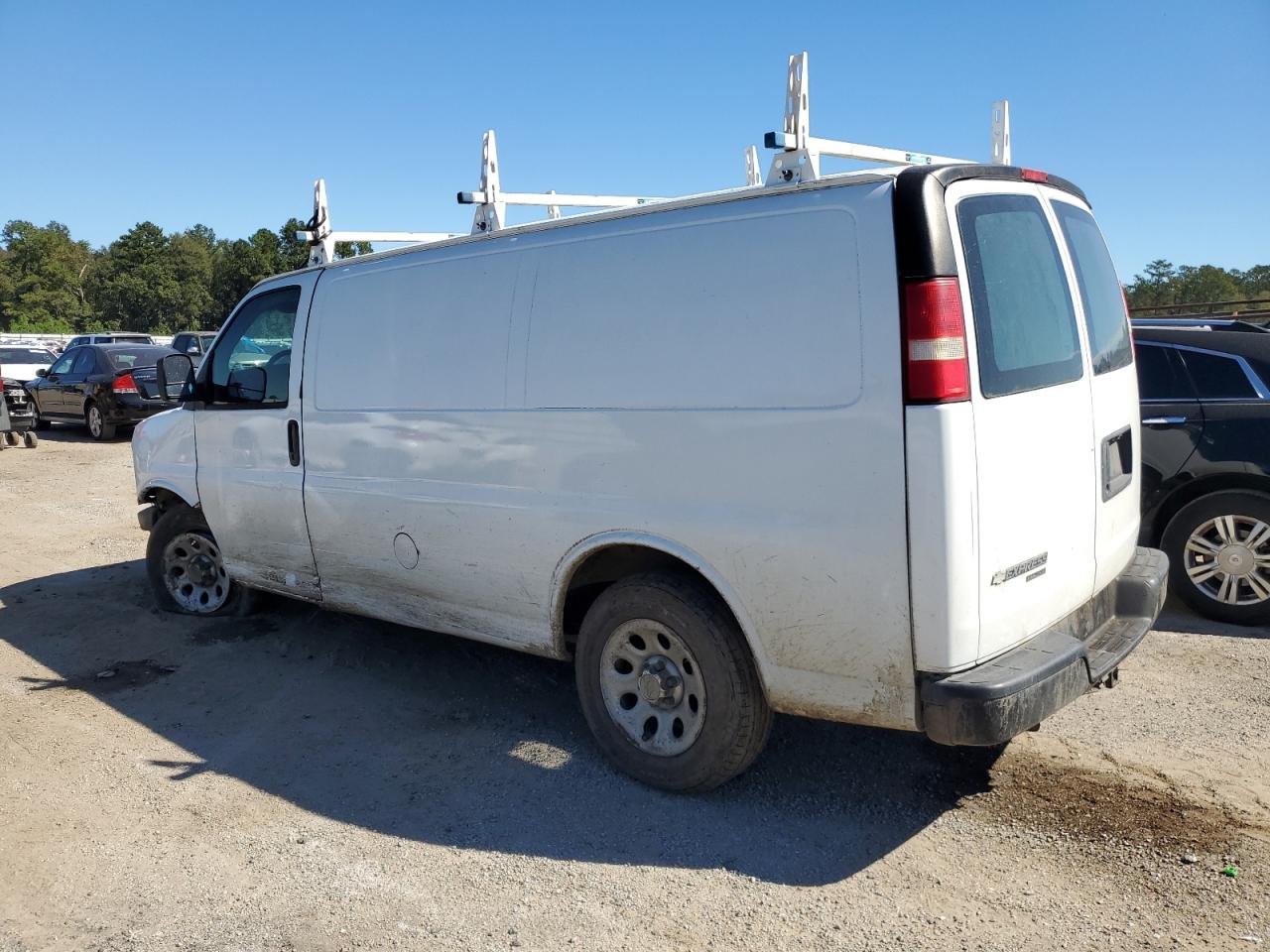 Image 2 of 2011 CHEVROLET EXPRESS G1500  2011 with VIN 1GCSGAFX8B1118616