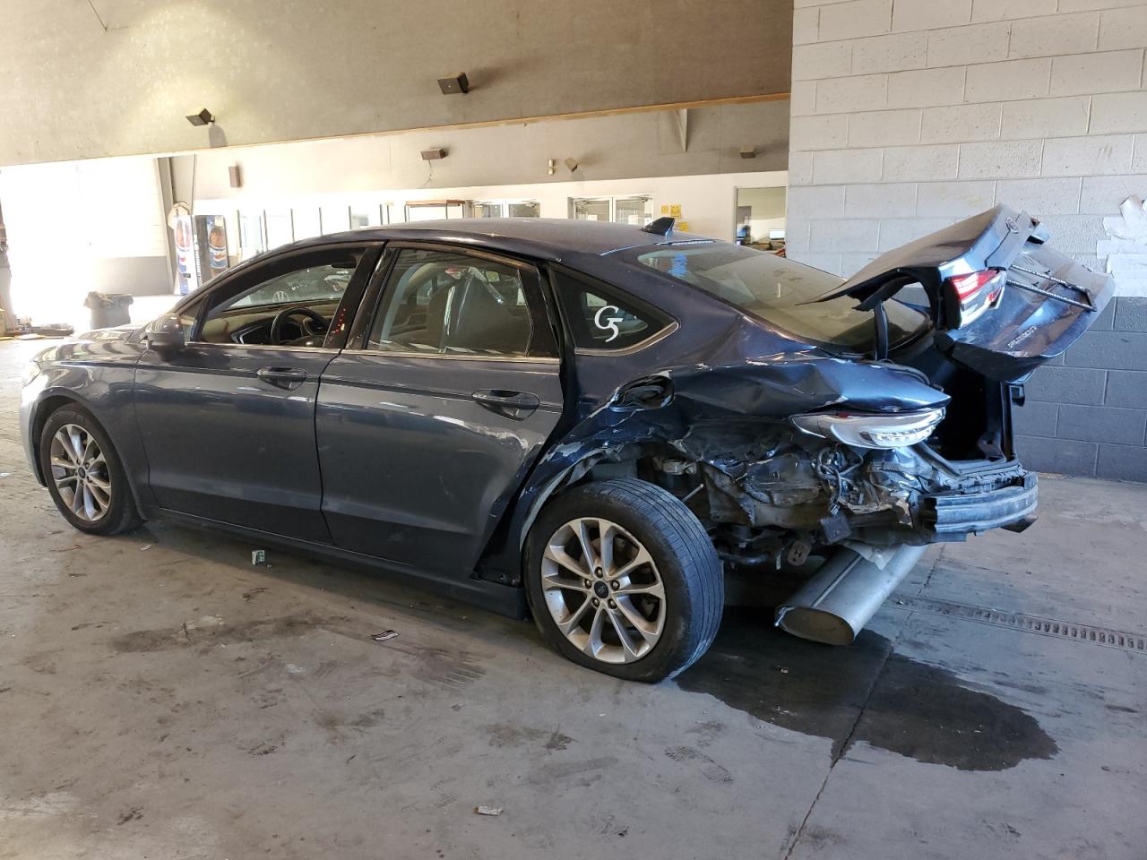 Image 2 of 2019 FORD FUSION SE 2019 with VIN 3FA6P0HD7KR186108