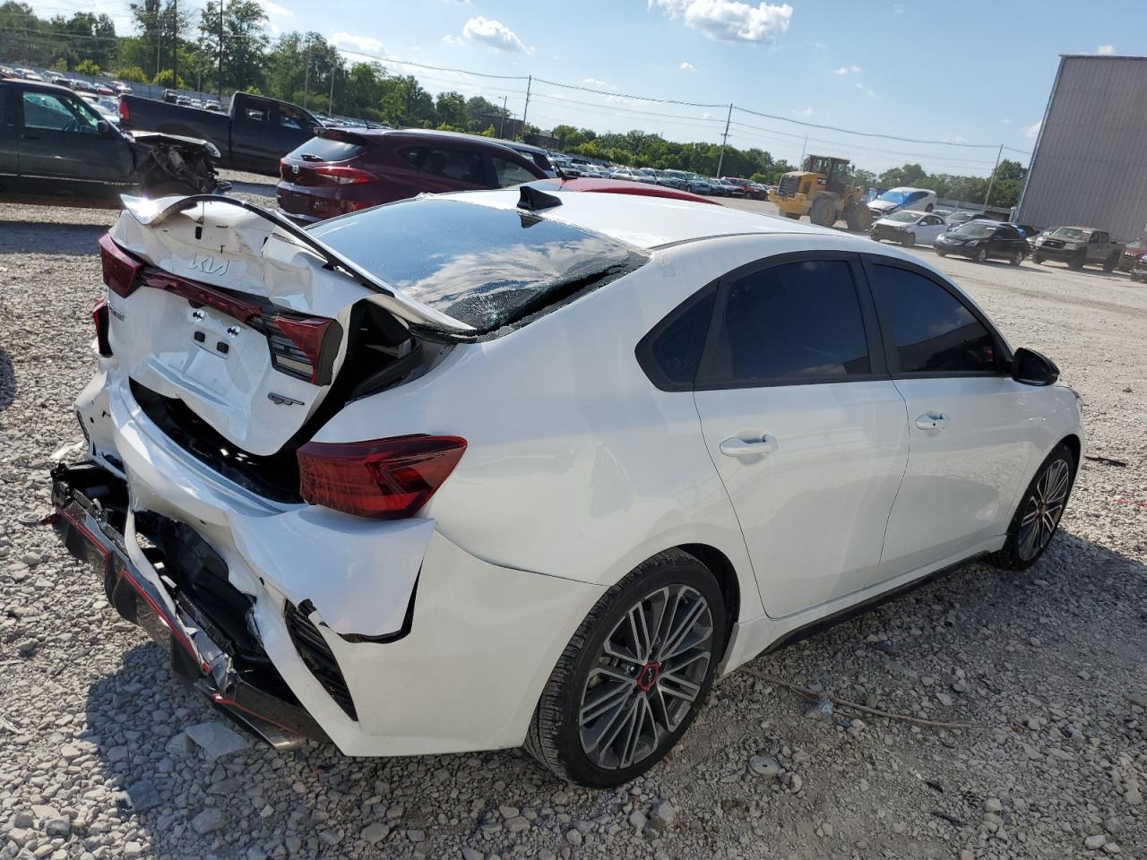 Изображение 3 2023 KIA FORTE GT 2023 с VIN 3KPF44AC2PE566984