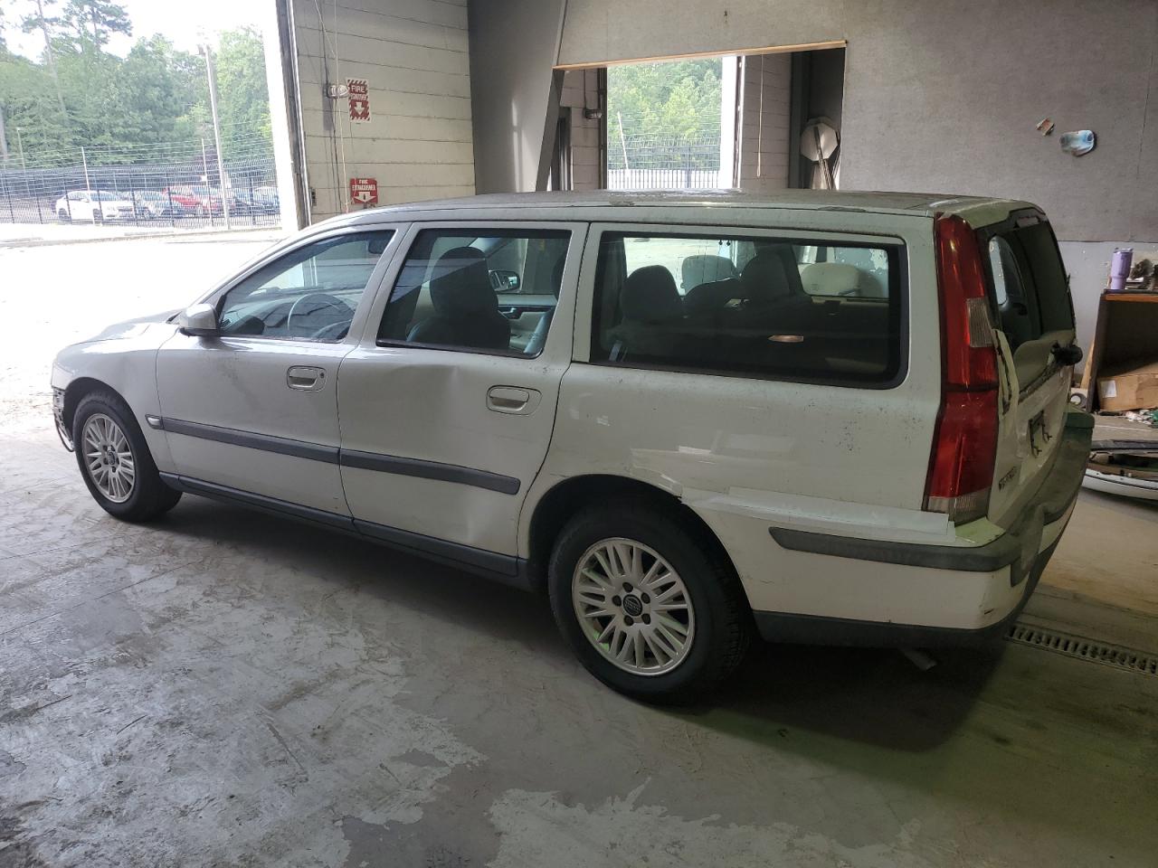 Obraz 2 z 2004 VOLVO V70  2004 z VIN YV1SW64A142434350