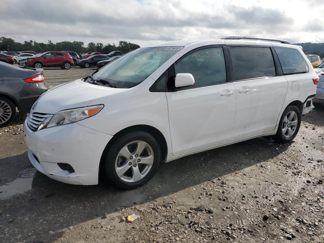 Изображение 2017 TOYOTA SIENNA LE 2017