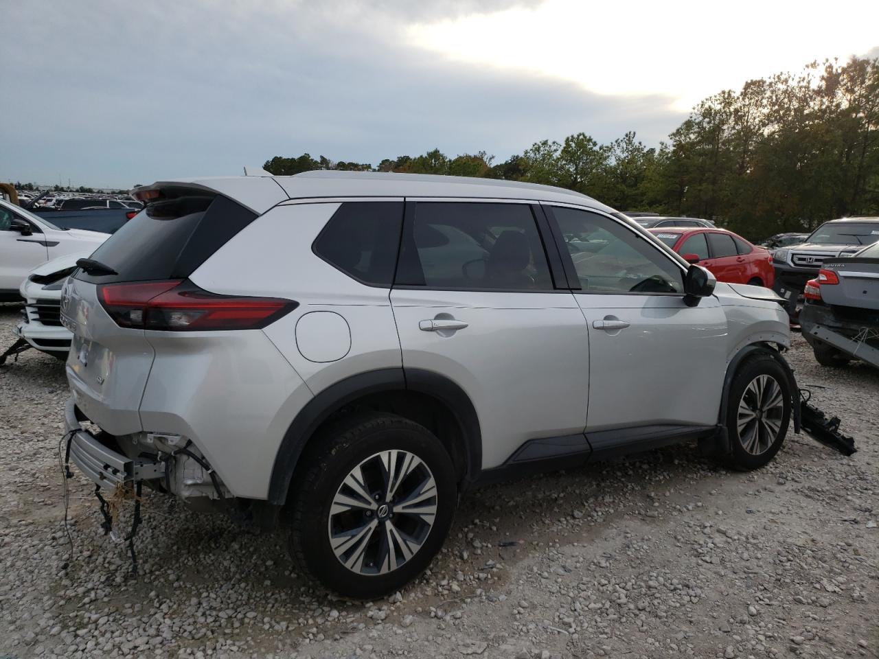 Image 3 of 2021 NISSAN ROGUE SV 2021 with VIN 5N1AT3BA0MC673079