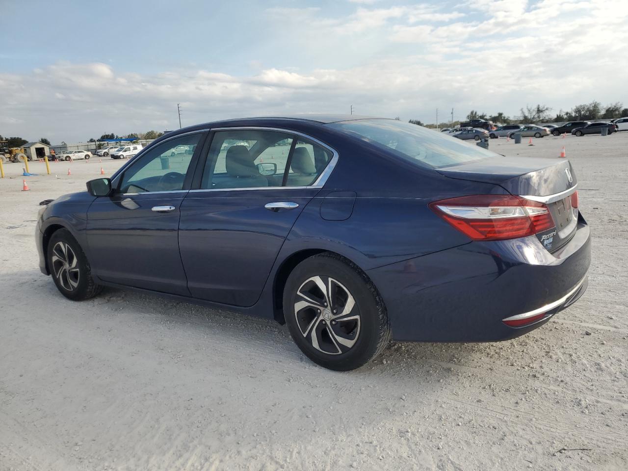 Изображение 2 2016 HONDA ACCORD LX 2016 с VIN 1HGCR2F30GA118653