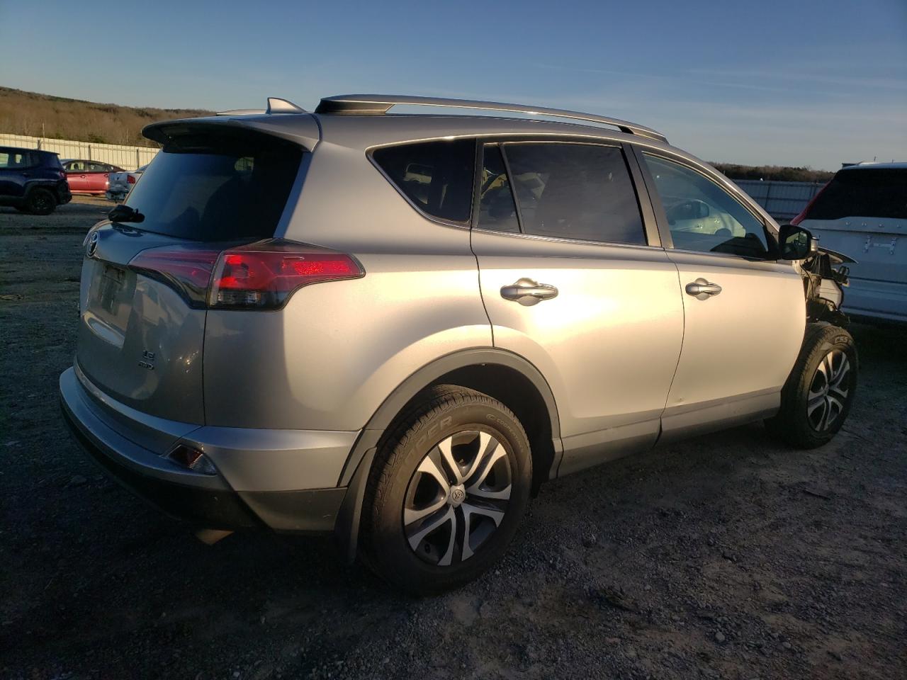 Image 3 of 2016 TOYOTA RAV4 LE 2016 with VIN 2T3BFREV6GW499666