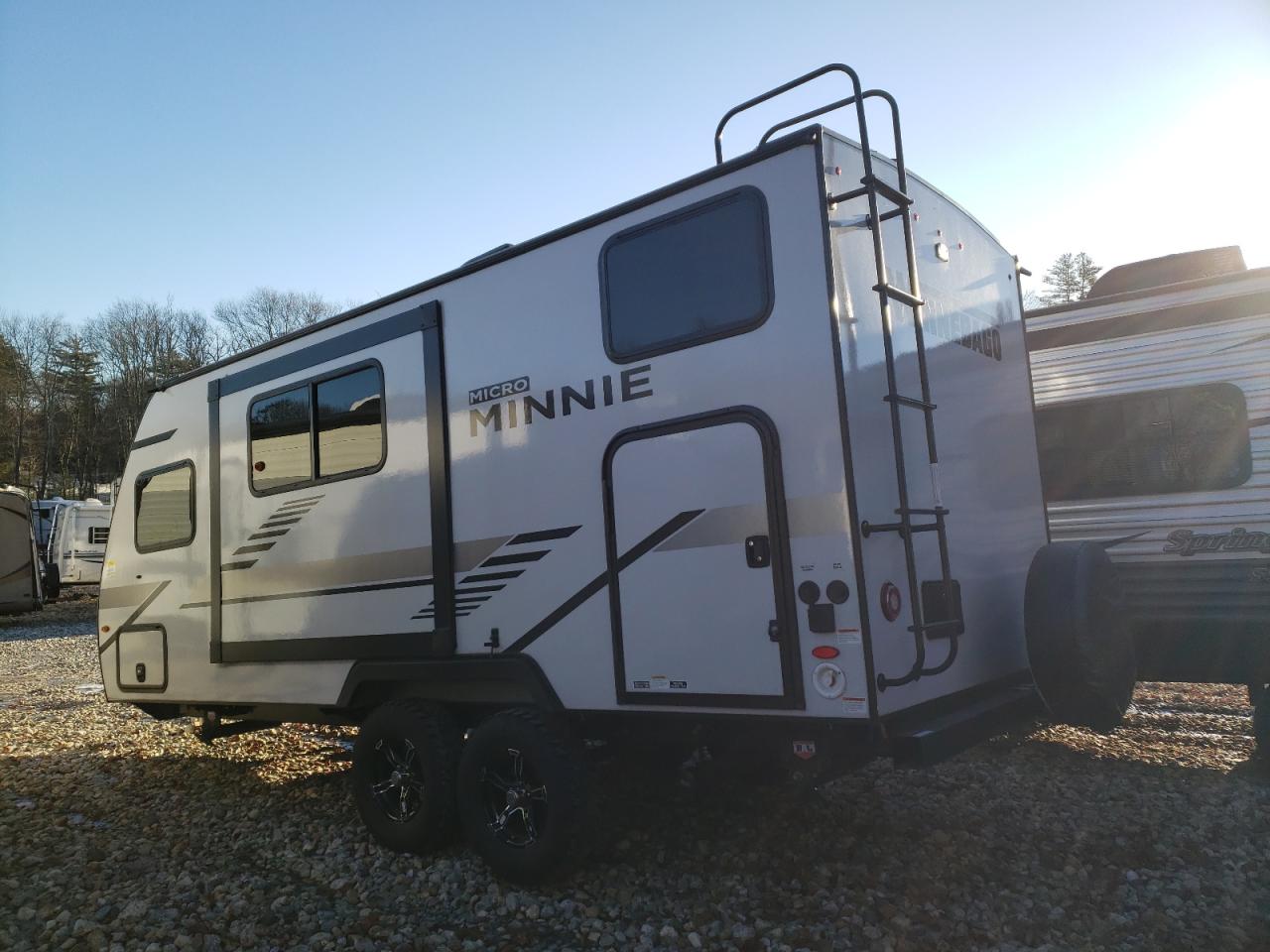 Obraz 3 z 2021 WINNEBAGO WINNEBAGO 2021 z VIN 54CTM2J24M3057643