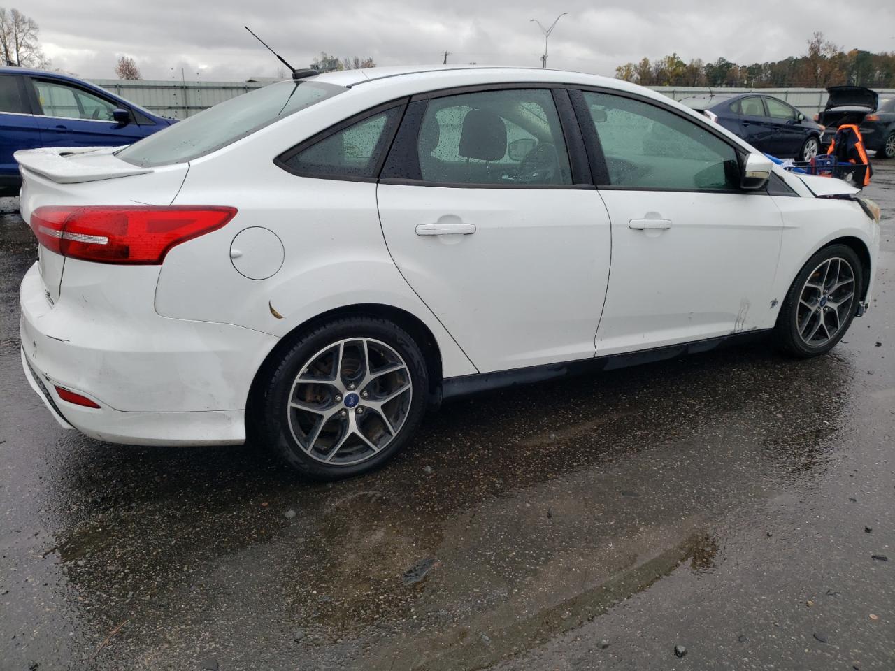 Obraz 3 z 2016 FORD FOCUS SE 2016 z VIN 1FADP3F28GL355651