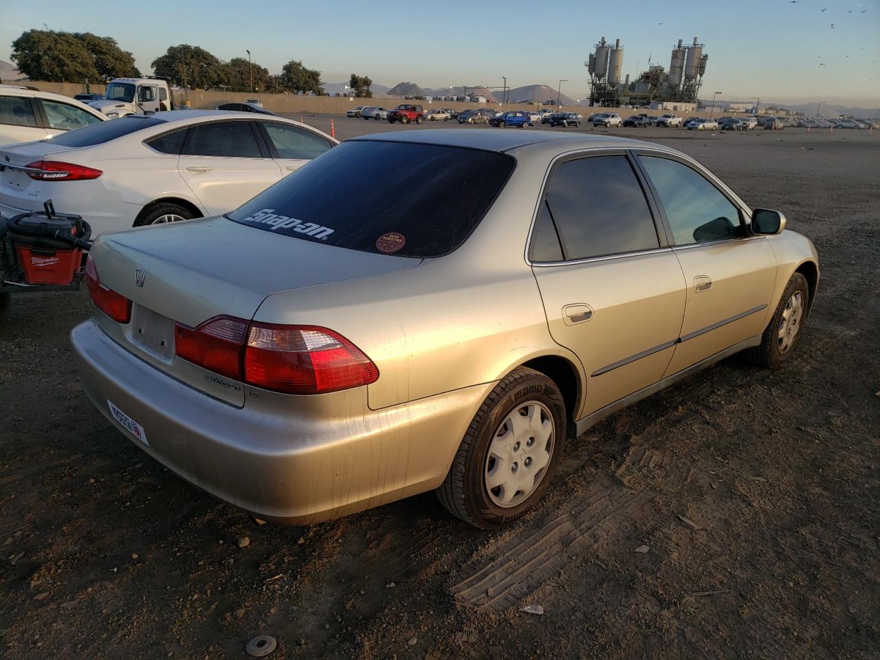 Image 3 of 2000 HONDA ACCORD LX 2000 with VIN JHMCG6658YC001906