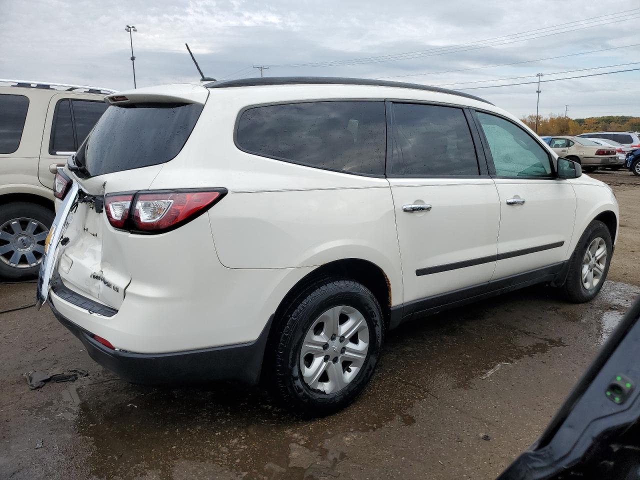 Изображение 3 Chevrolet Traverse Ls 2014 с VIN 1GNKRFED4EJ202250