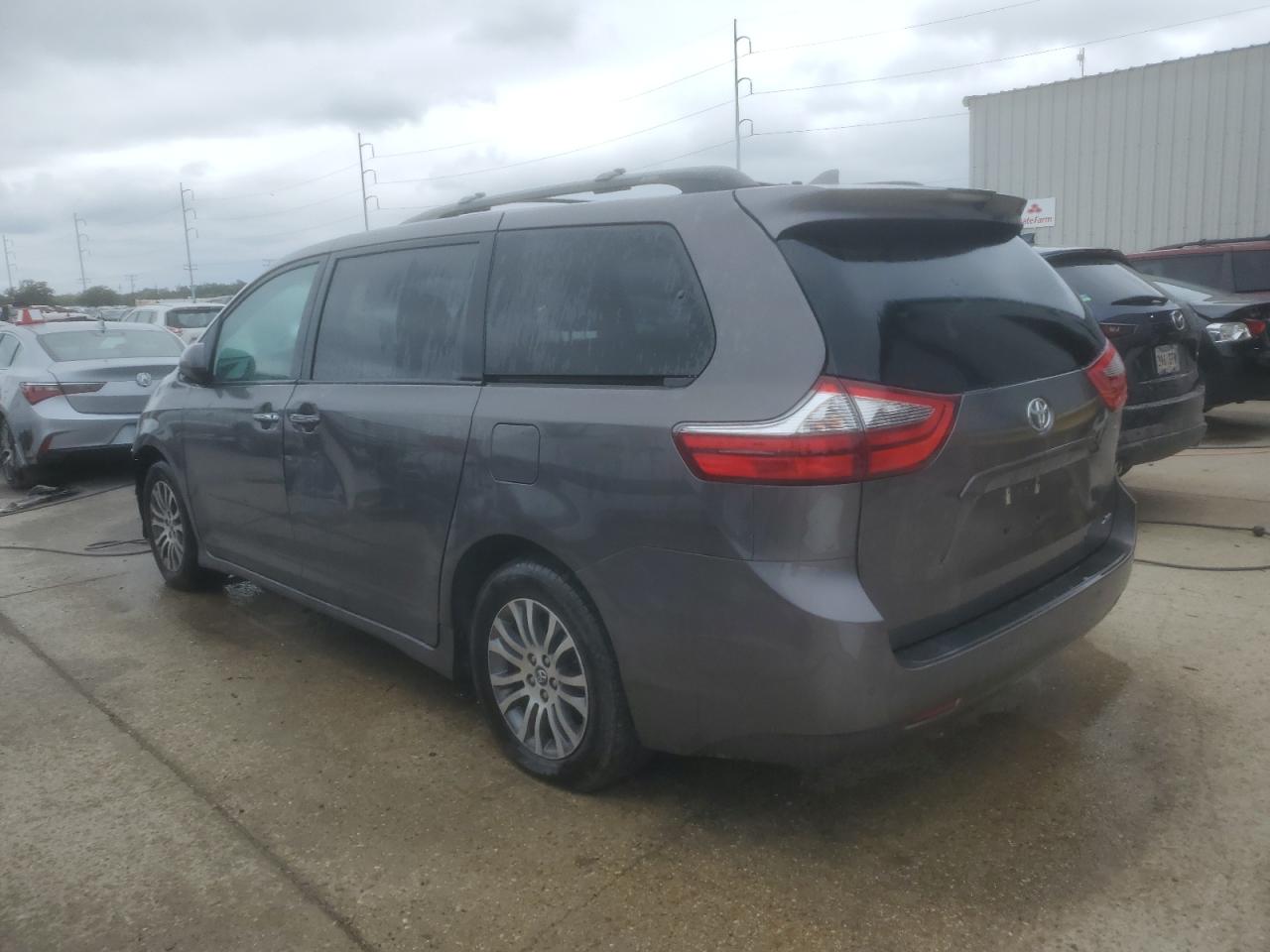 Image 2 of 2020 TOYOTA SIENNA XLE 2020 with VIN 5TDYZ3DCXLS052364
