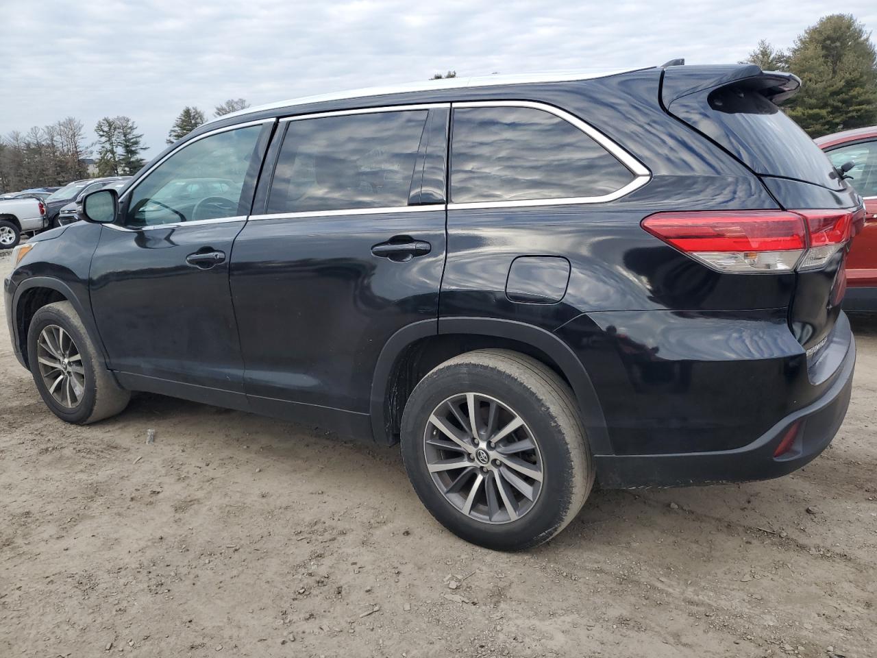 Image 2 of 2017 TOYOTA HIGHLANDER SE 2017 with VIN 5TDKZRFH3HS189011