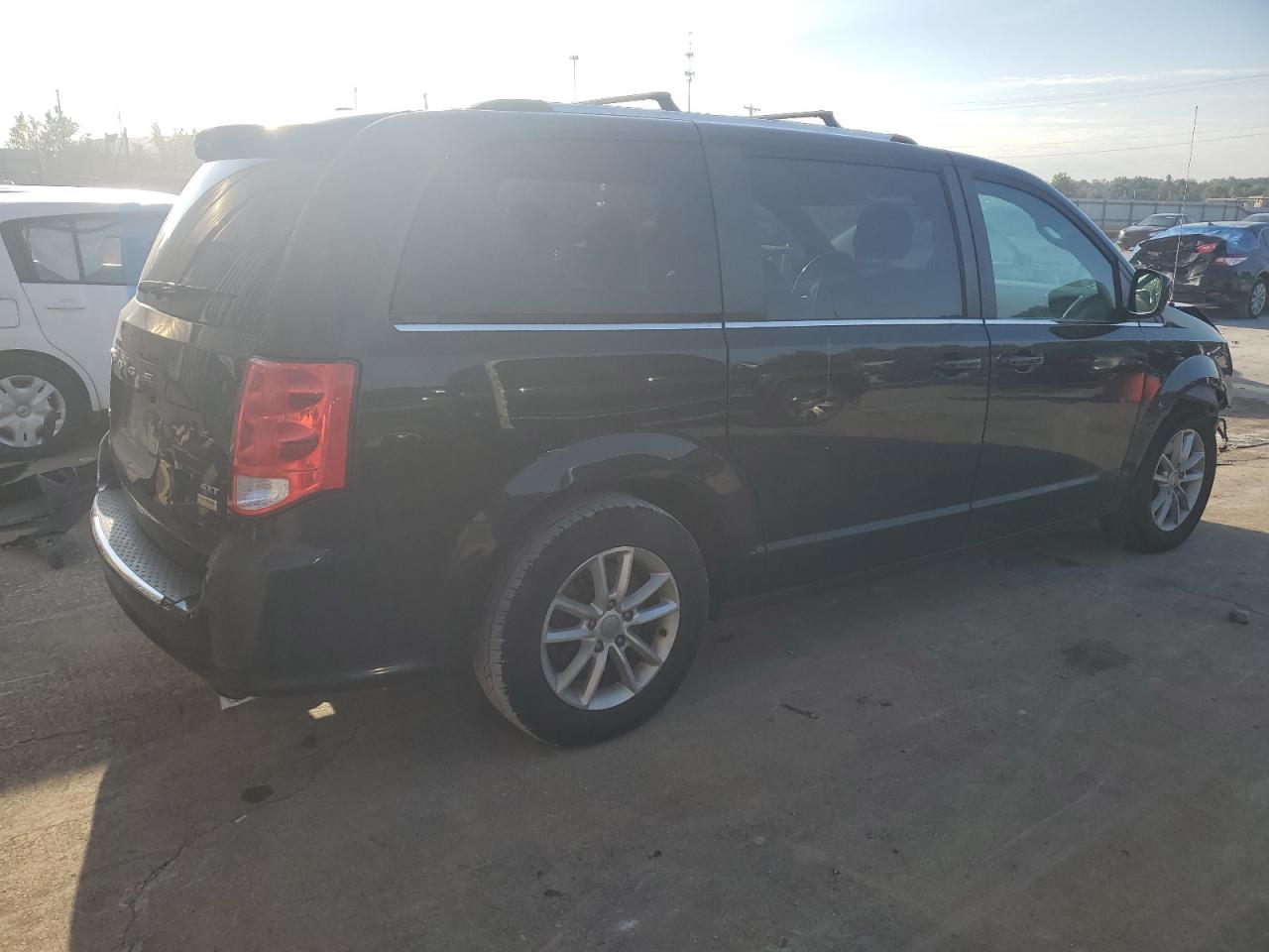 Image 3 of 2018 DODGE GRAND CARAVAN SXT 2018 with VIN 2C4RDGCG0JR297422