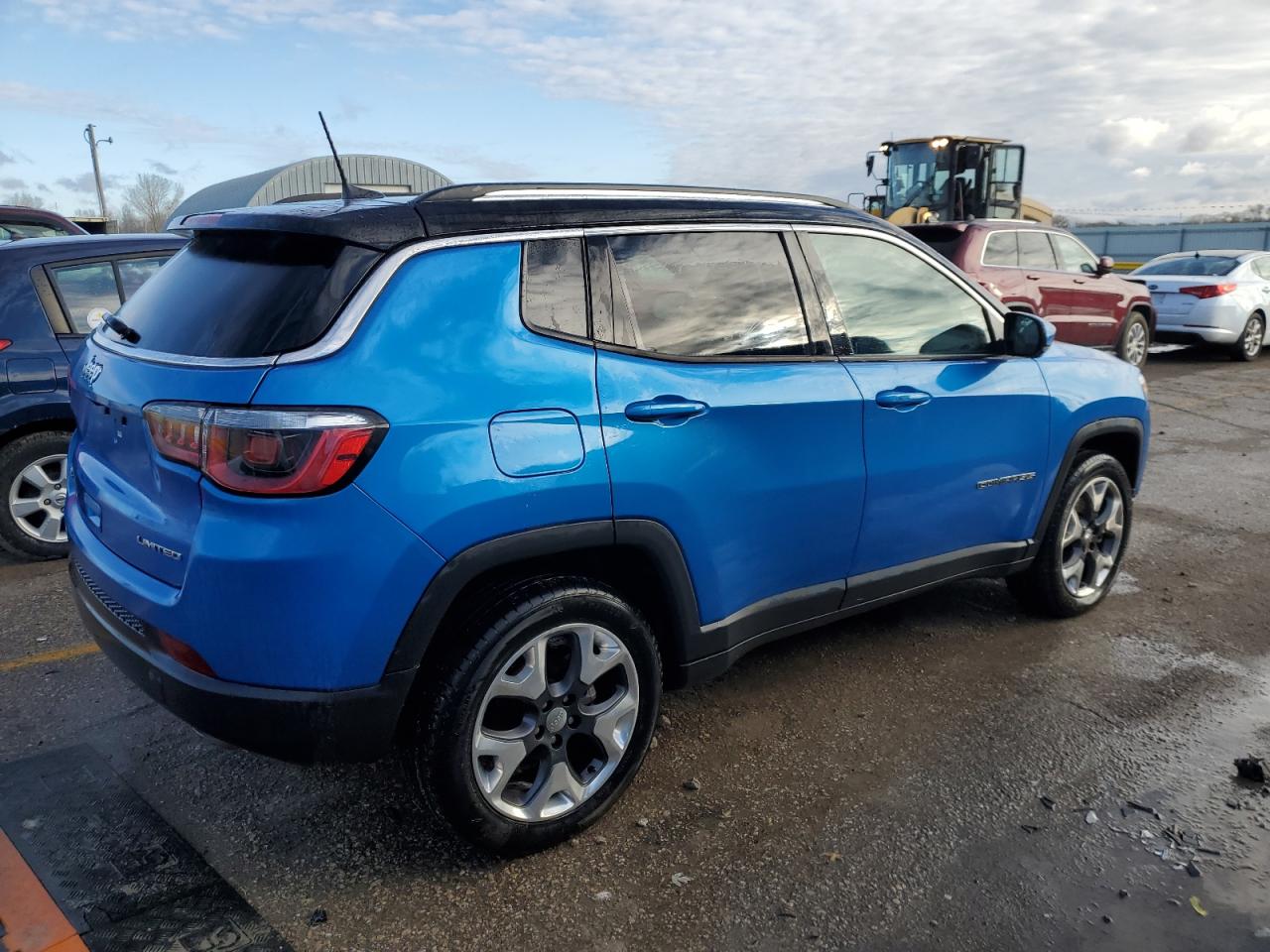 Image 3 of 2019 JEEP COMPASS LIMITED 2019 with VIN 3C4NJDCB7KT656614