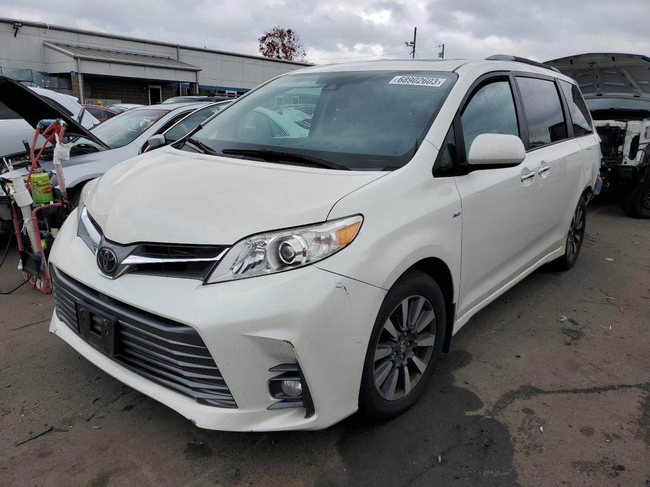 Изображение 1 2018 TOYOTA SIENNA XLE 2018 с VIN 5TDDZ3DC9JS201553