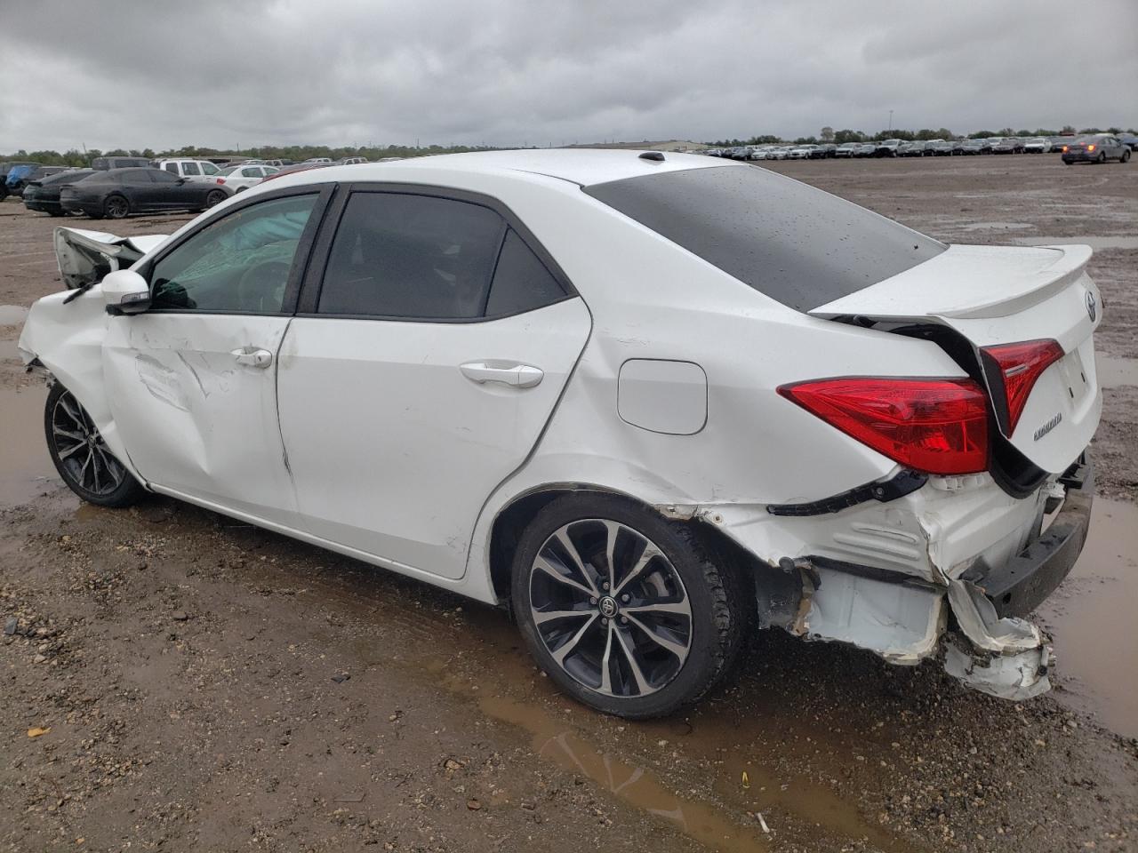 Obraz 2 z 2018 TOYOTA COROLLA L 2018 z VIN 5YFBURHE3JP761825