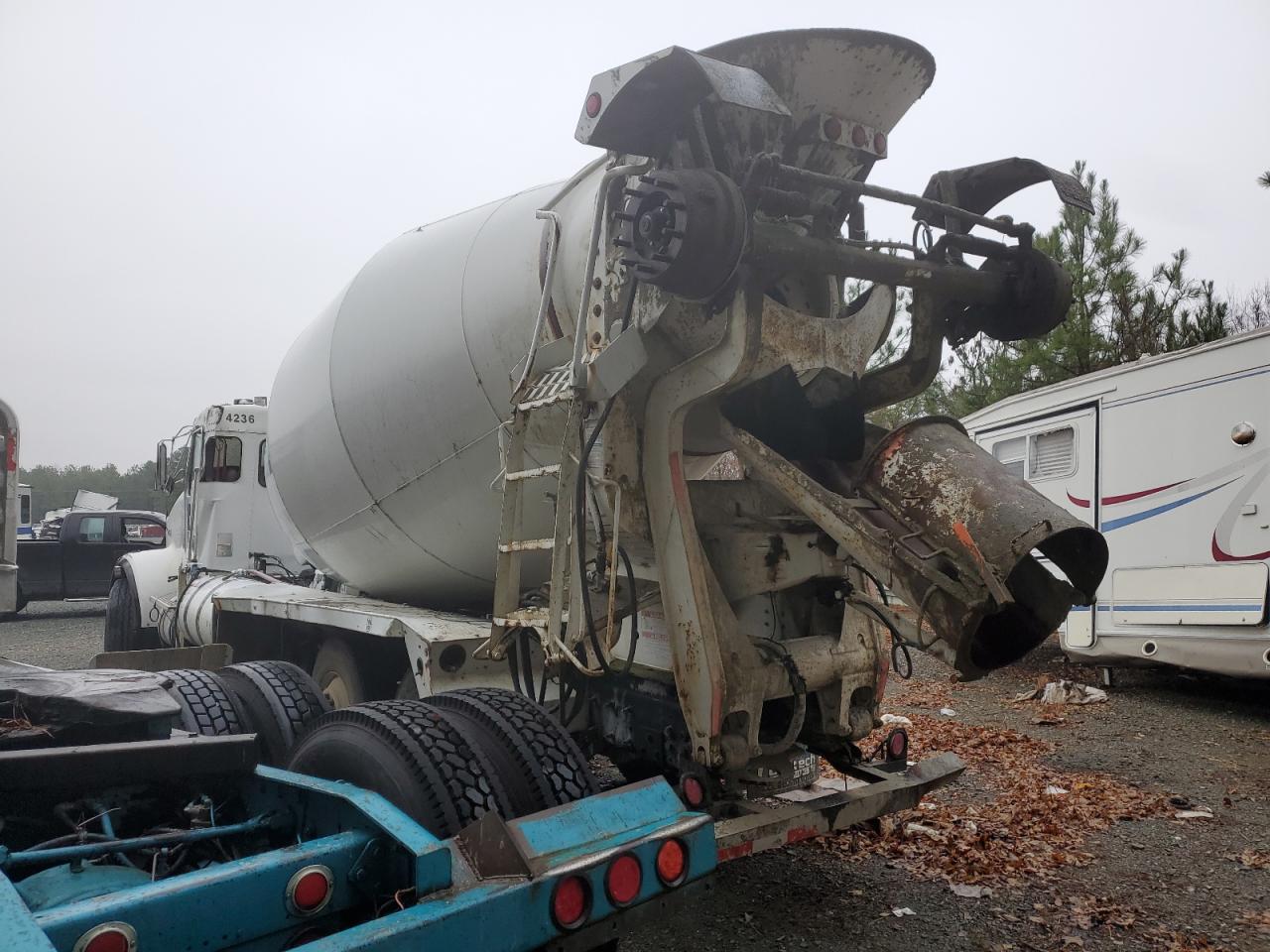 Image 3 of 2014 KENWORTH CONSTRUCTION W900 2014 with VIN 1NKWX7EX1EJ410746