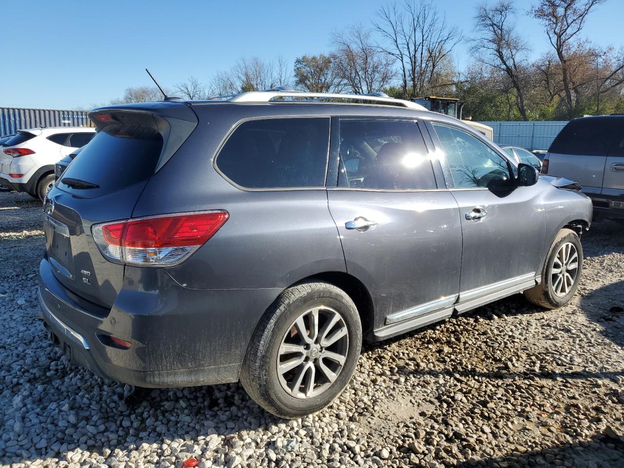 Image 3 of 2014 NISSAN PATHFINDER S 2014 with VIN 5N1AR2MM8EC622124
