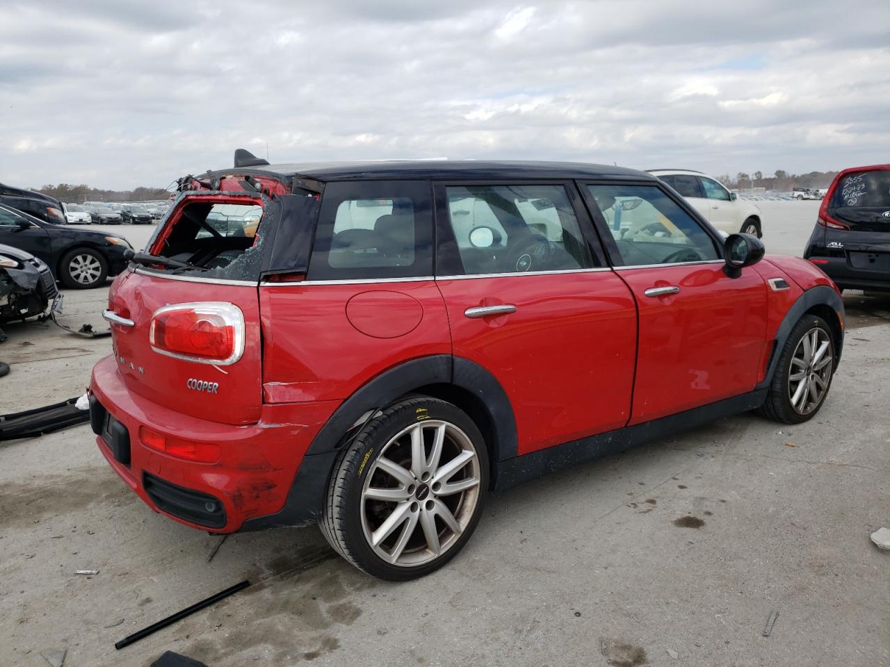 Obraz 3 z 2016 MINI COOPER CLUBMAN 2016 z VIN WMWLN5C55G2B35217