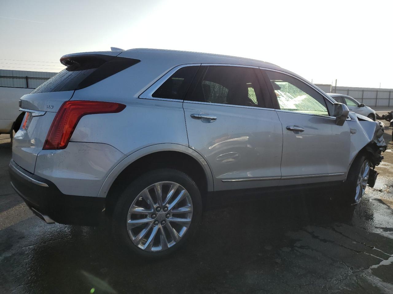 Image 3 of 2019 CADILLAC XT5 LUXURY 2019 with VIN 1GYKNCRS0KZ210185